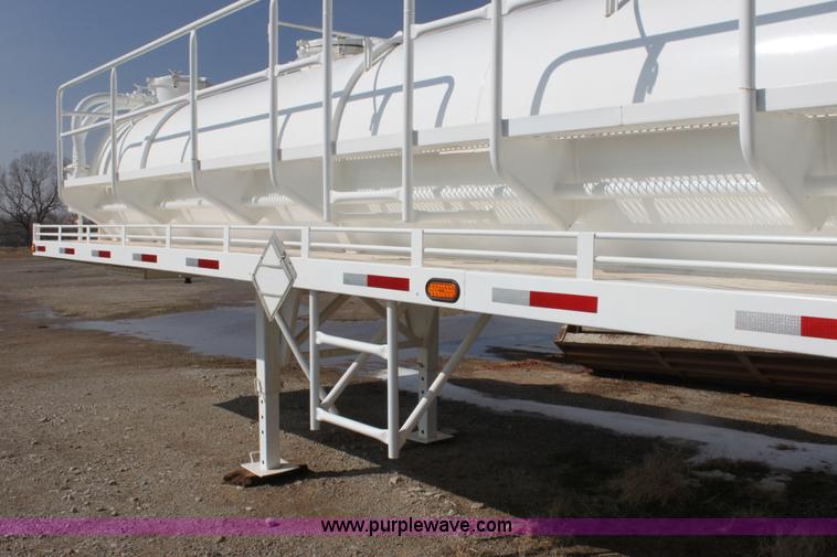 image for item I7487 Custom Built 130-BLL vacuum trailer