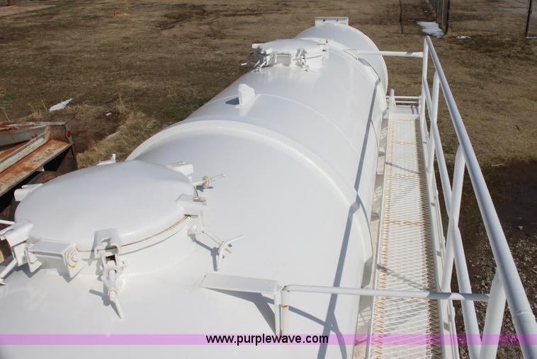 image for item I7487 Custom Built 130-BLL vacuum trailer