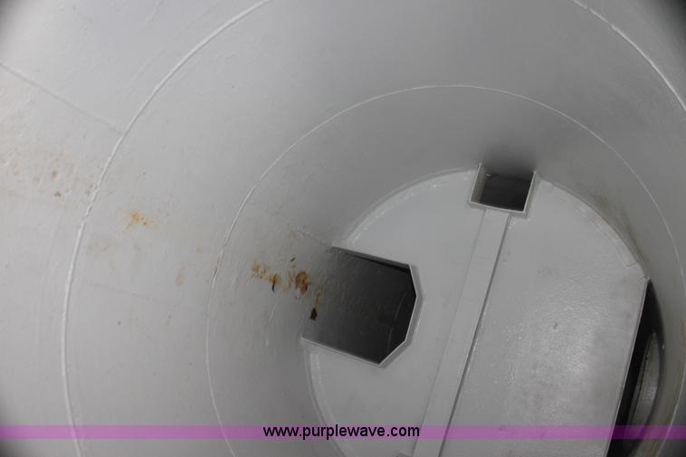 image for item I7487 Custom Built 130-BLL vacuum trailer