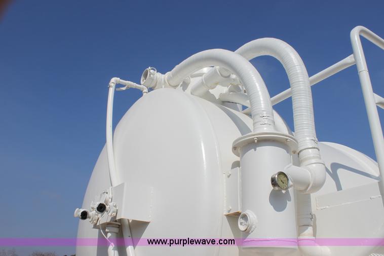 image for item I7487 Custom Built 130-BLL vacuum trailer