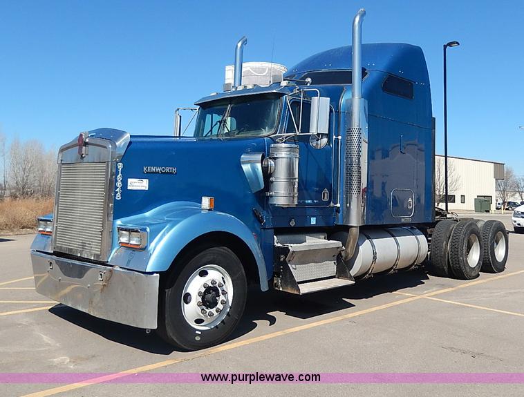 image for item I9298 2005 Kenworth W900L semi truck