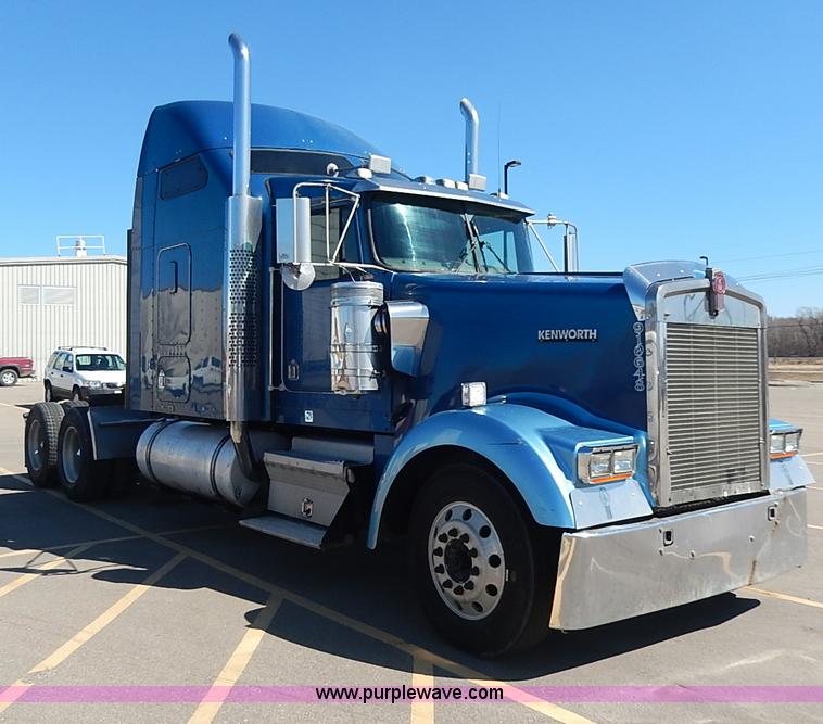 image for item I9298 2005 Kenworth W900L semi truck