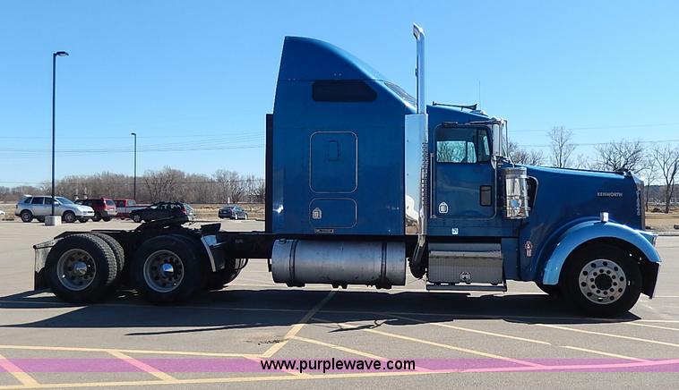 image for item I9298 2005 Kenworth W900L semi truck
