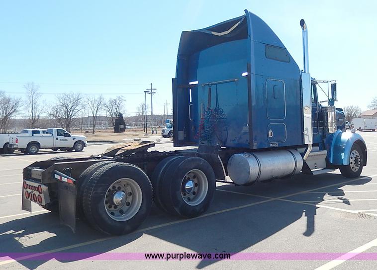 image for item I9298 2005 Kenworth W900L semi truck