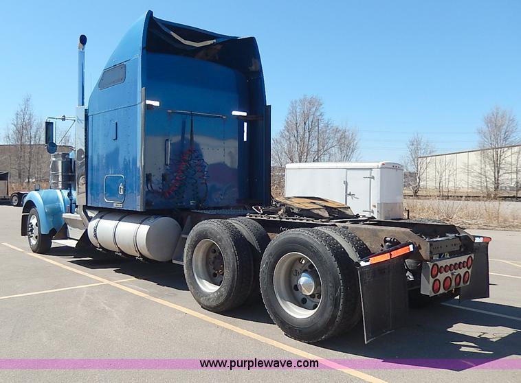 image for item I9298 2005 Kenworth W900L semi truck