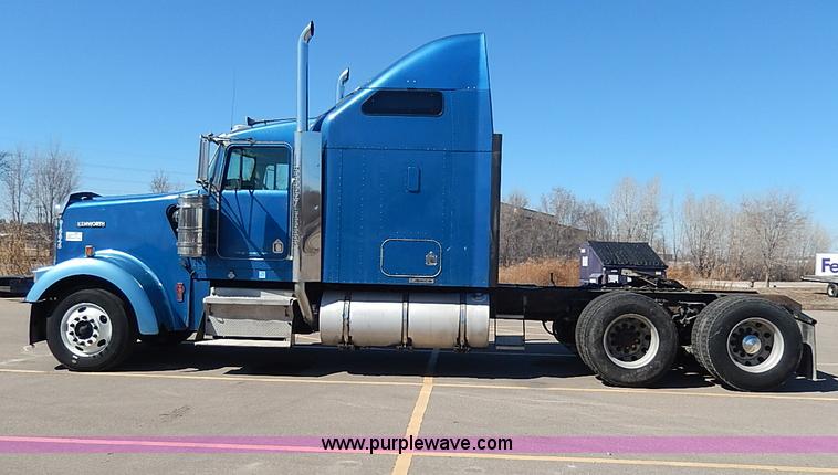 image for item I9298 2005 Kenworth W900L semi truck
