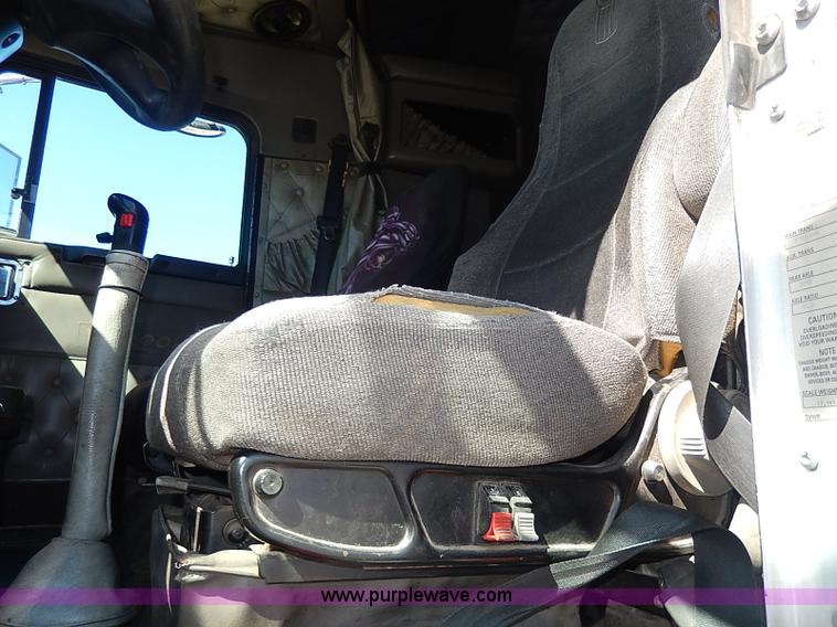 image for item I9298 2005 Kenworth W900L semi truck