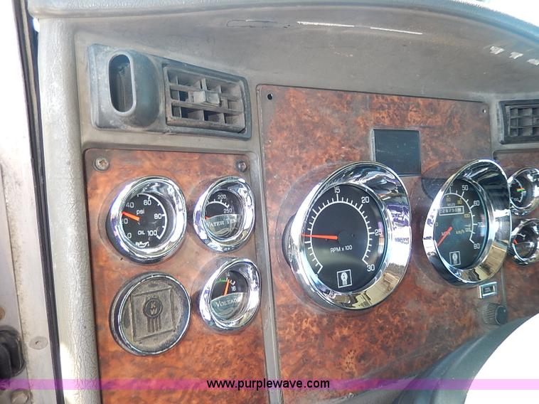 image for item I9298 2005 Kenworth W900L semi truck