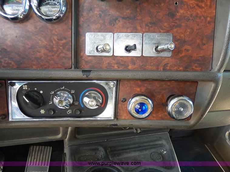 image for item I9298 2005 Kenworth W900L semi truck