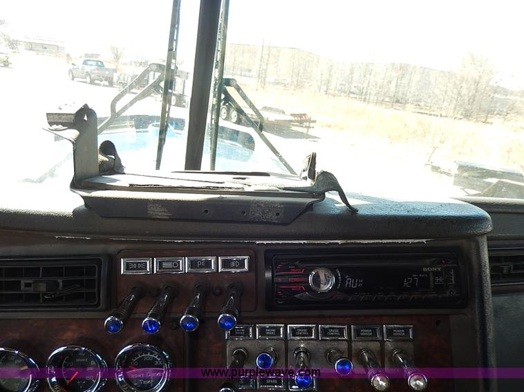 image for item I9298 2005 Kenworth W900L semi truck