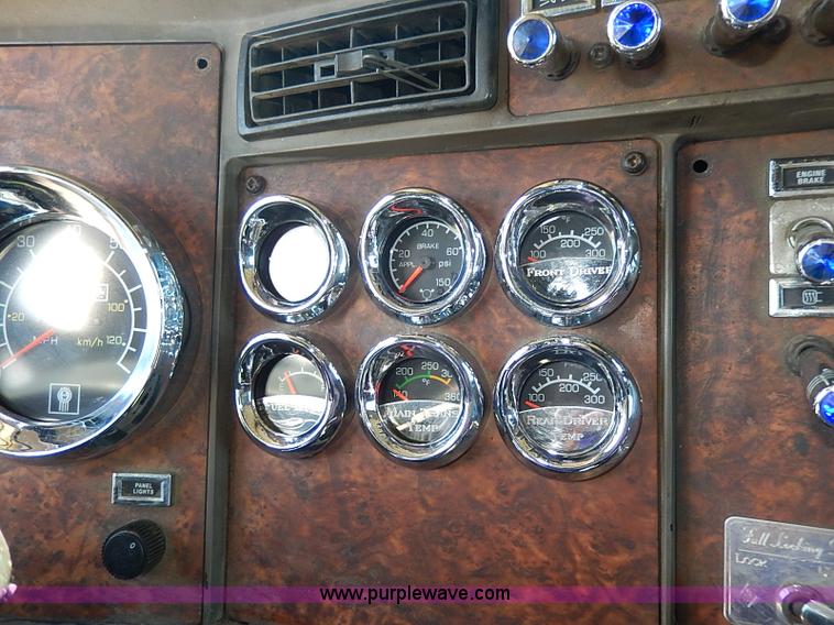 image for item I9298 2005 Kenworth W900L semi truck