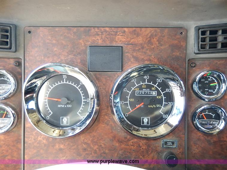 image for item I9298 2005 Kenworth W900L semi truck