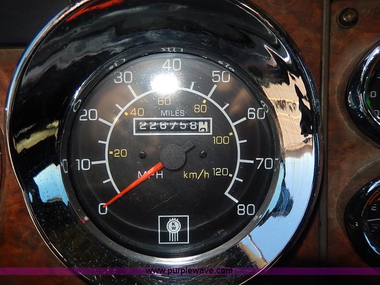 image for item I9298 2005 Kenworth W900L semi truck