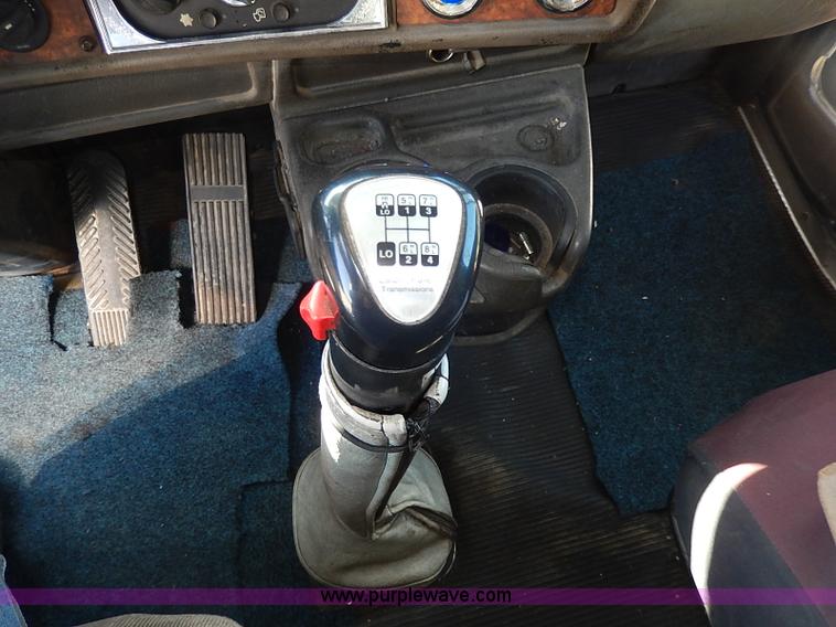 image for item I9298 2005 Kenworth W900L semi truck