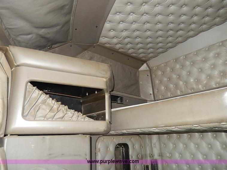 image for item I9298 2005 Kenworth W900L semi truck