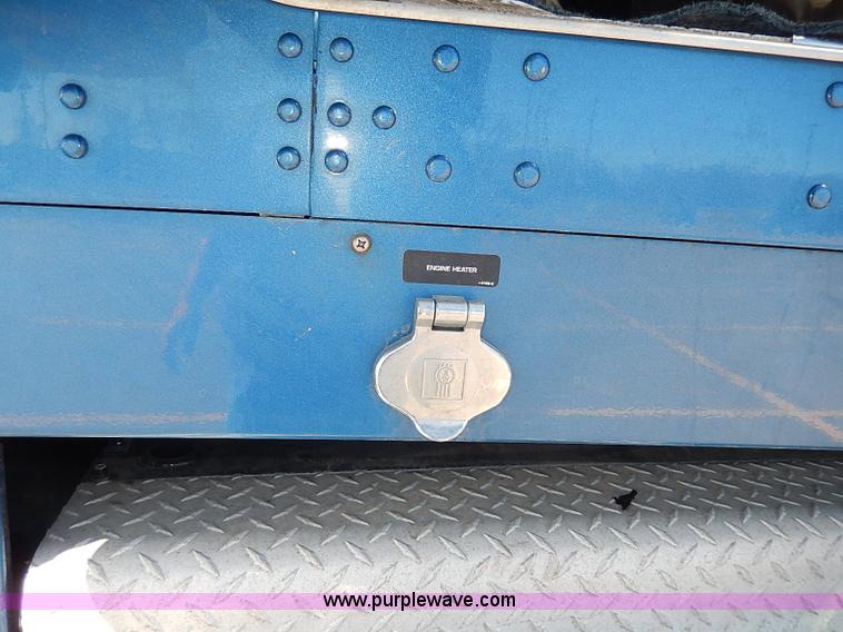 image for item I9298 2005 Kenworth W900L semi truck