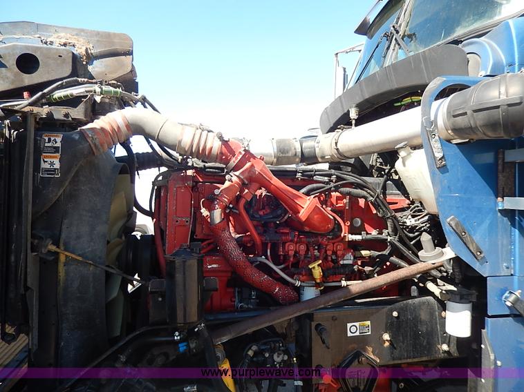 image for item I9298 2005 Kenworth W900L semi truck