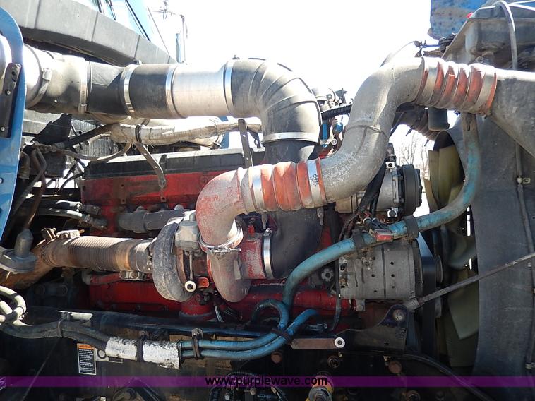 image for item I9298 2005 Kenworth W900L semi truck