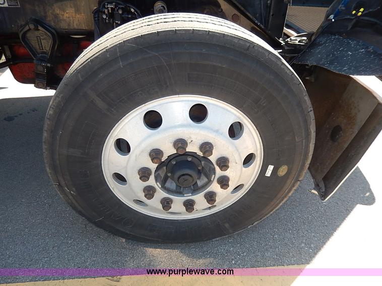 image for item I9298 2005 Kenworth W900L semi truck