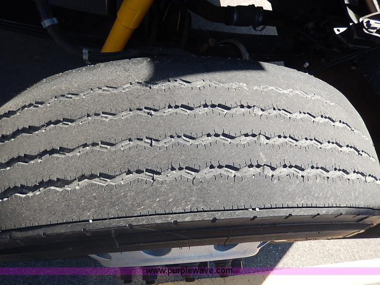 image for item I9298 2005 Kenworth W900L semi truck