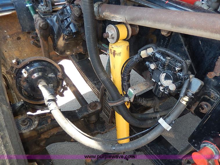 image for item I9298 2005 Kenworth W900L semi truck