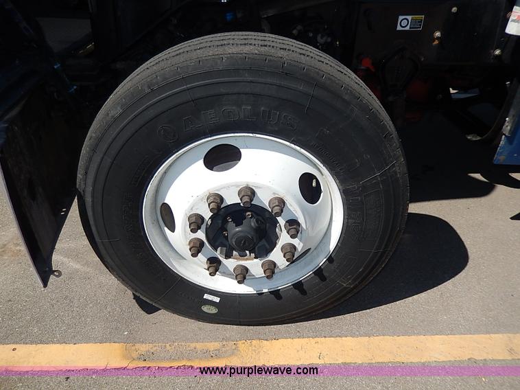 image for item I9298 2005 Kenworth W900L semi truck