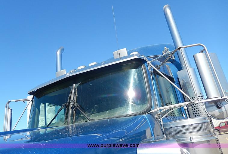 image for item I9298 2005 Kenworth W900L semi truck