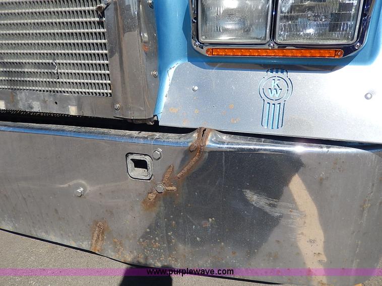 image for item I9298 2005 Kenworth W900L semi truck
