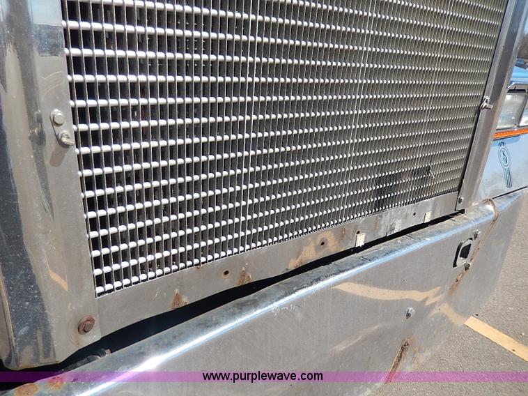 image for item I9298 2005 Kenworth W900L semi truck