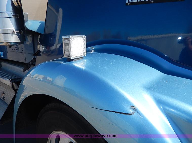 image for item I9298 2005 Kenworth W900L semi truck