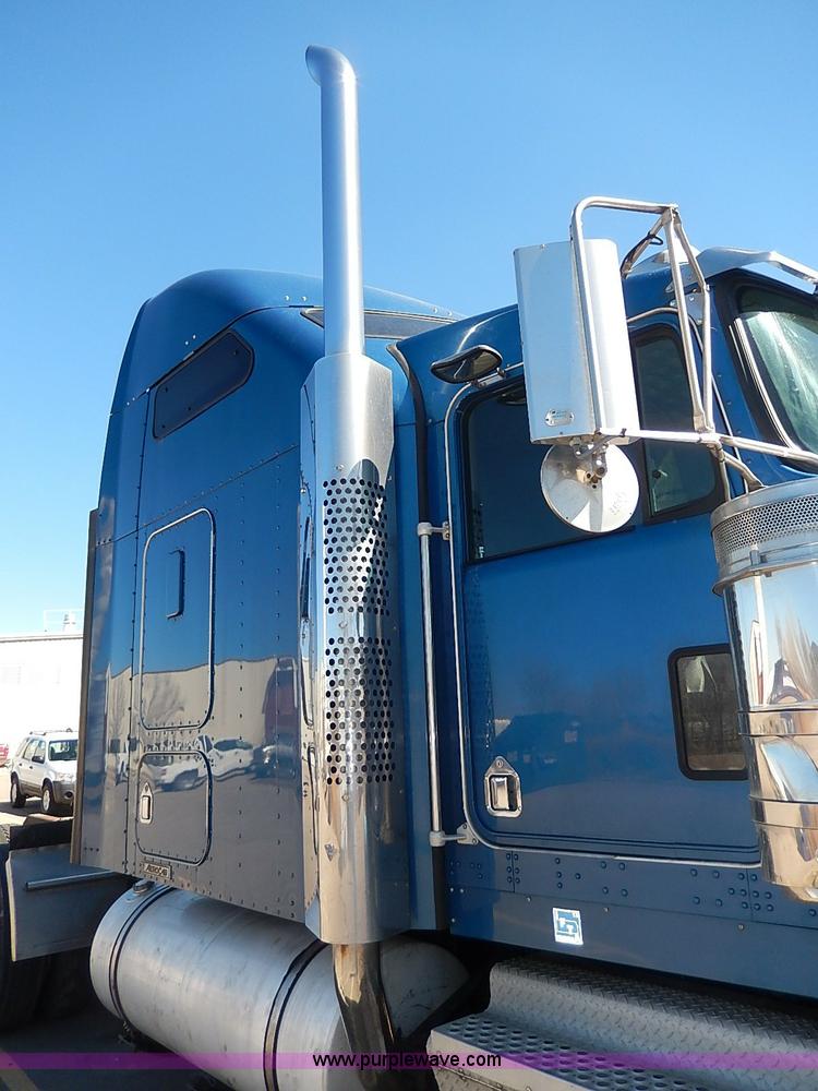 image for item I9298 2005 Kenworth W900L semi truck
