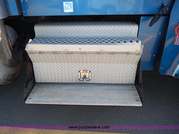 image for item I9298 2005 Kenworth W900L semi truck