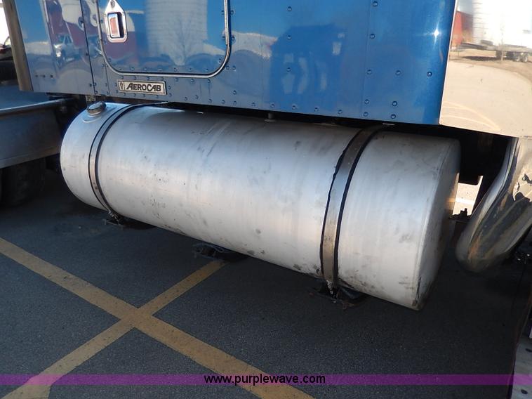 image for item I9298 2005 Kenworth W900L semi truck