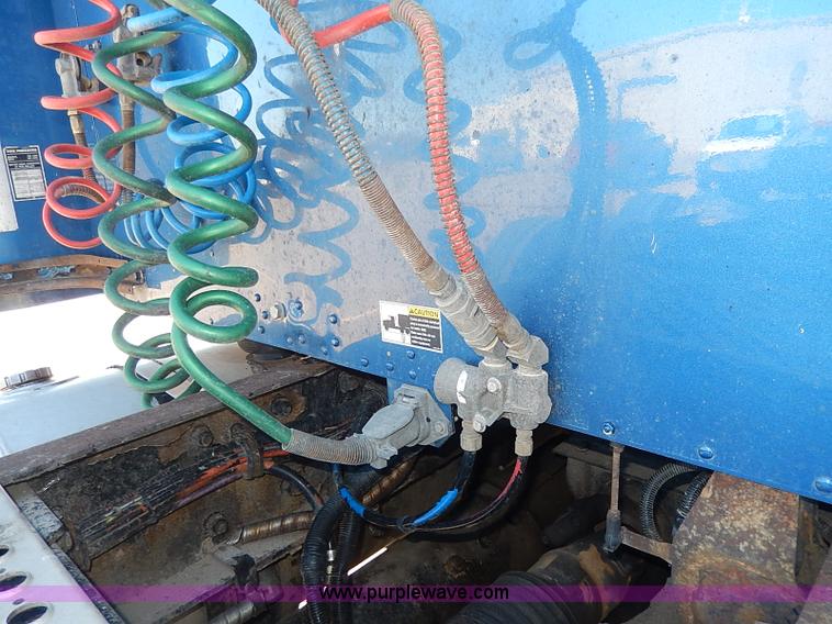 image for item I9298 2005 Kenworth W900L semi truck