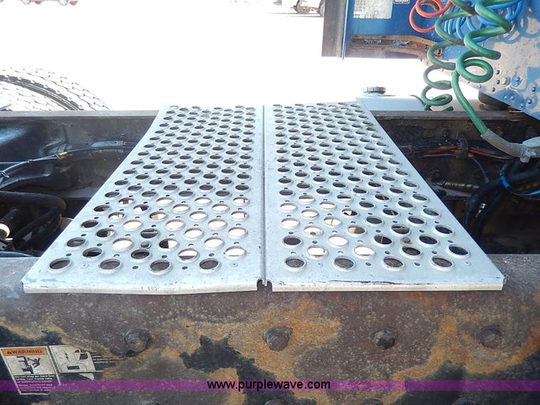 image for item I9298 2005 Kenworth W900L semi truck