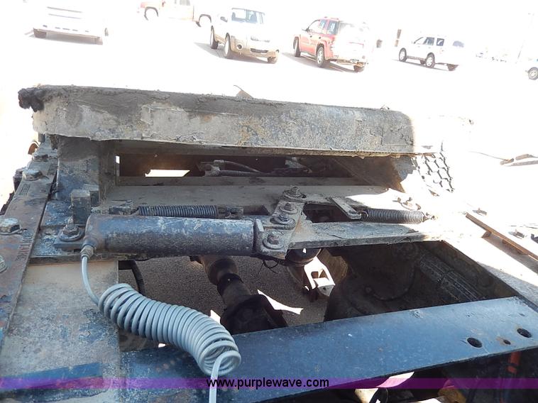 image for item I9298 2005 Kenworth W900L semi truck