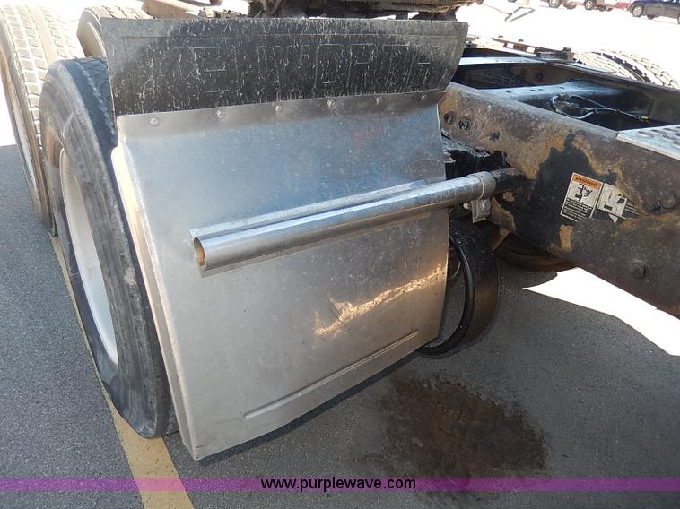 image for item I9298 2005 Kenworth W900L semi truck