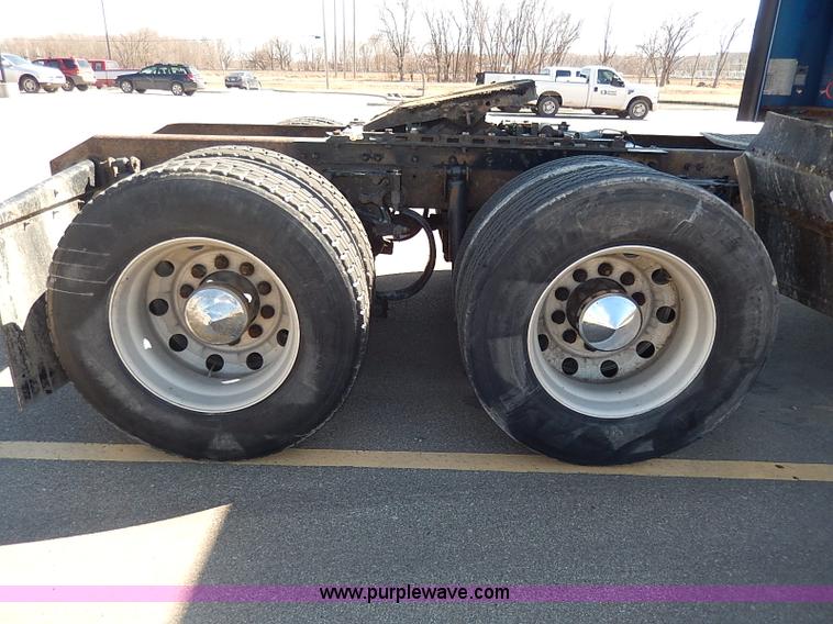 image for item I9298 2005 Kenworth W900L semi truck