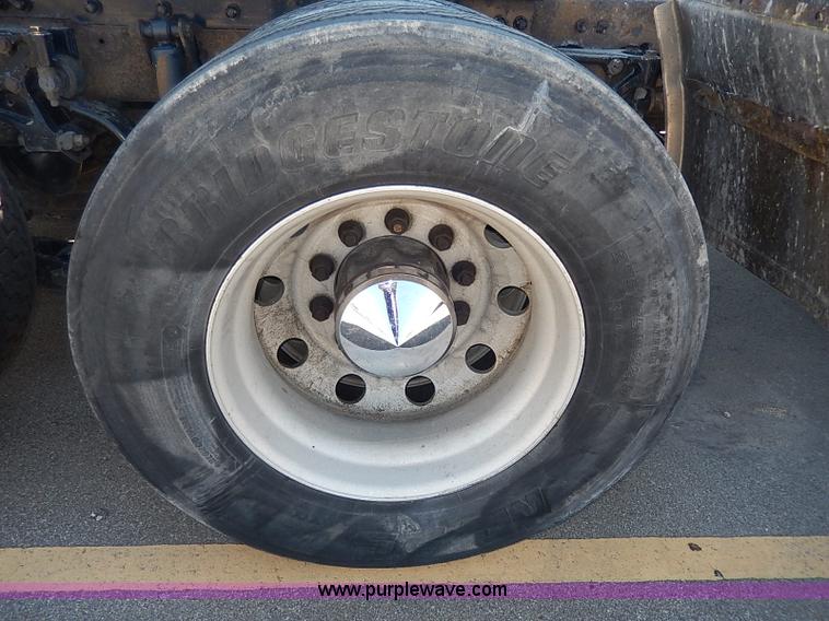 image for item I9298 2005 Kenworth W900L semi truck