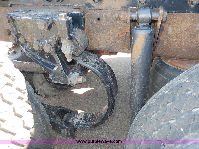 image for item I9298 2005 Kenworth W900L semi truck