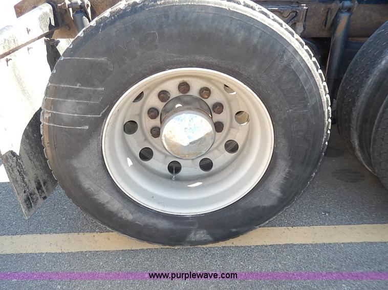 image for item I9298 2005 Kenworth W900L semi truck