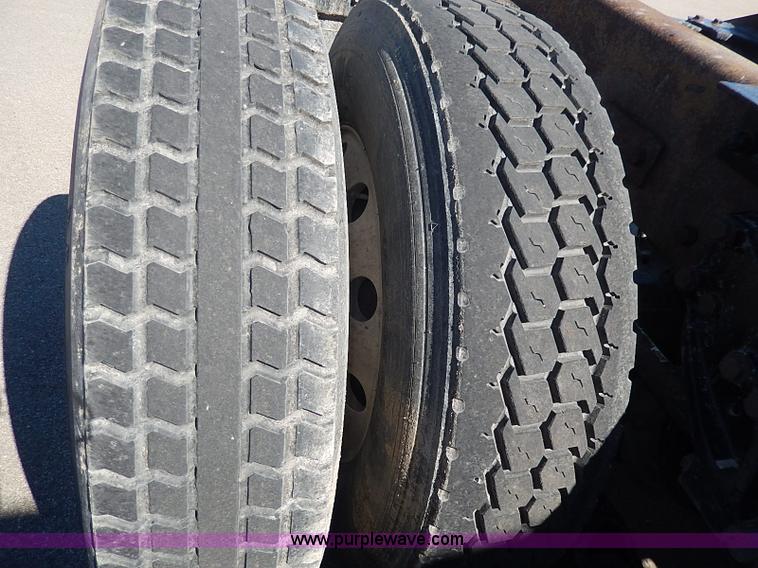 image for item I9298 2005 Kenworth W900L semi truck