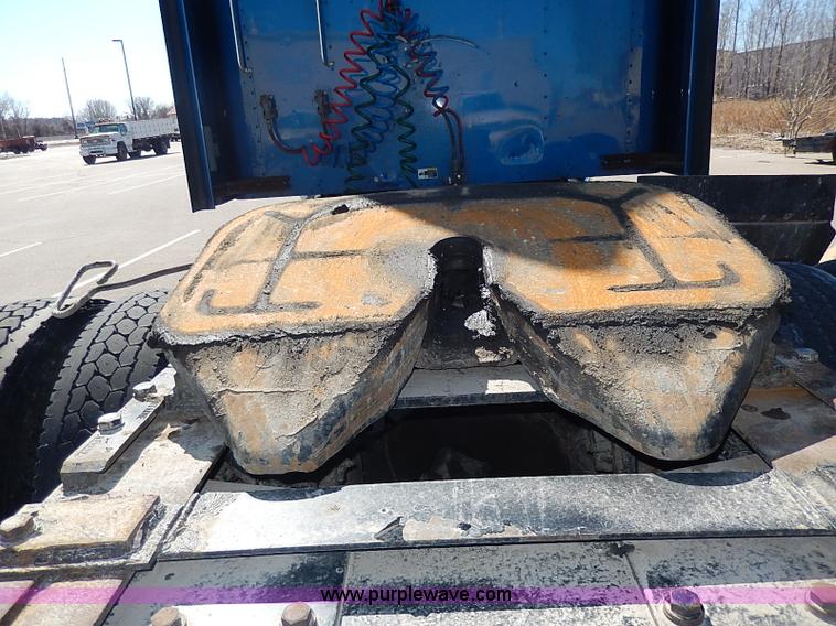 image for item I9298 2005 Kenworth W900L semi truck