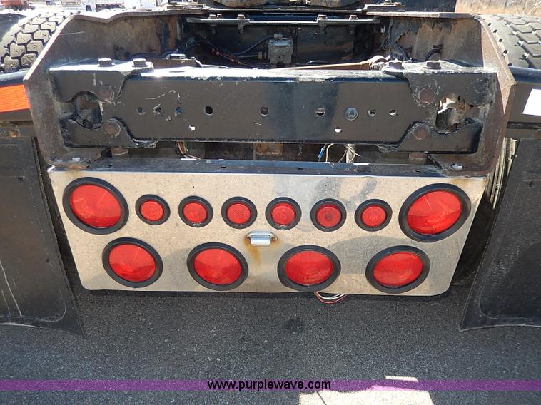 image for item I9298 2005 Kenworth W900L semi truck