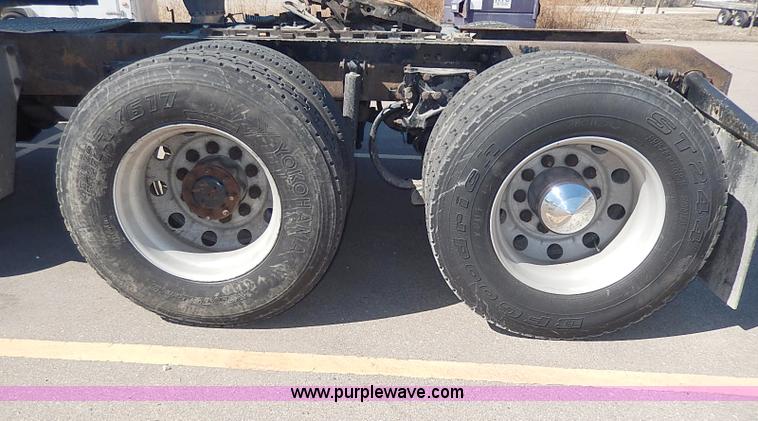 image for item I9298 2005 Kenworth W900L semi truck