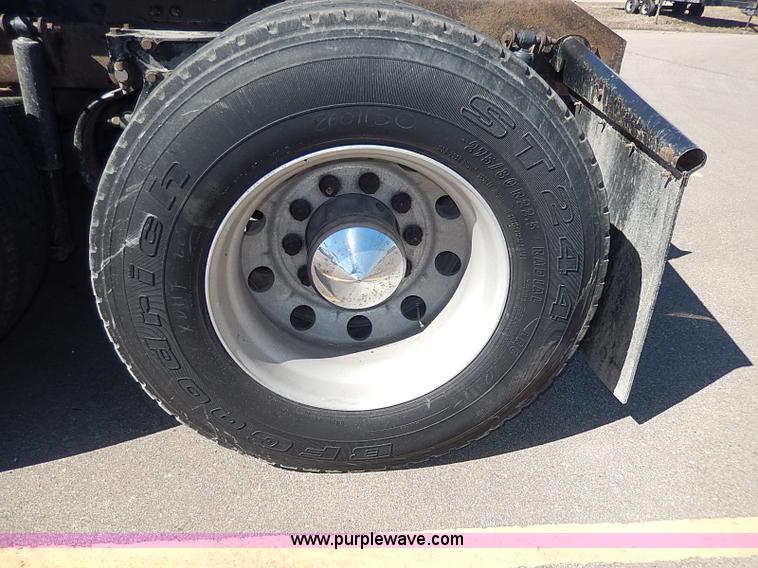 image for item I9298 2005 Kenworth W900L semi truck