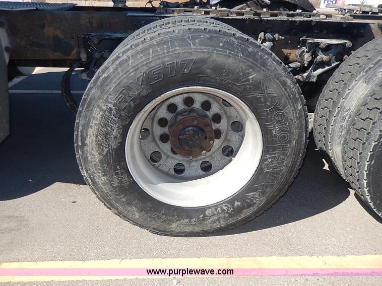 image for item I9298 2005 Kenworth W900L semi truck