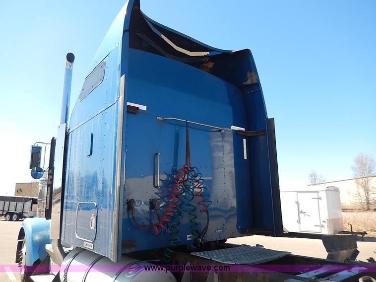 image for item I9298 2005 Kenworth W900L semi truck