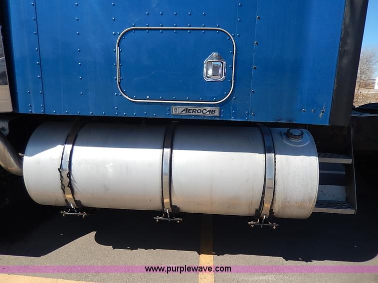 image for item I9298 2005 Kenworth W900L semi truck