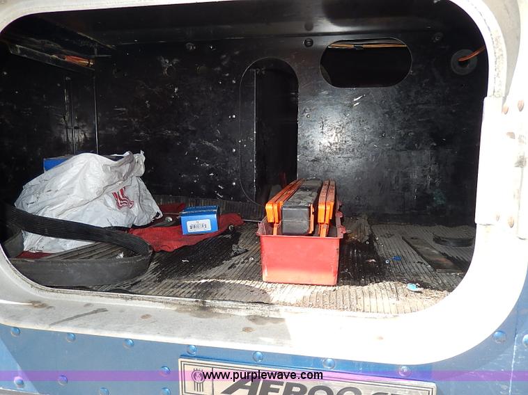 image for item I9298 2005 Kenworth W900L semi truck